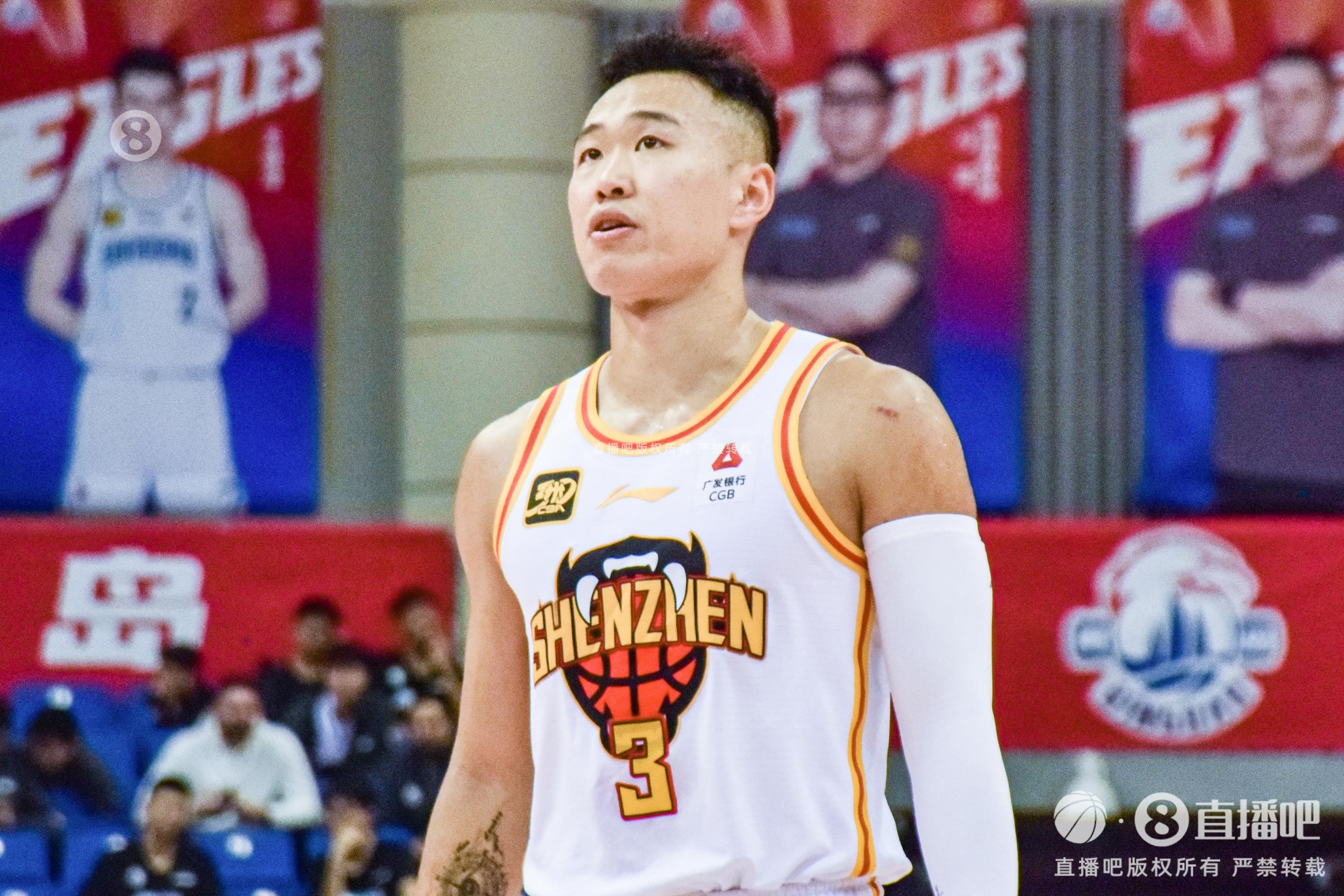 下半場沒給打！賀希寧14分鐘3中0無得分 僅拿3籃板